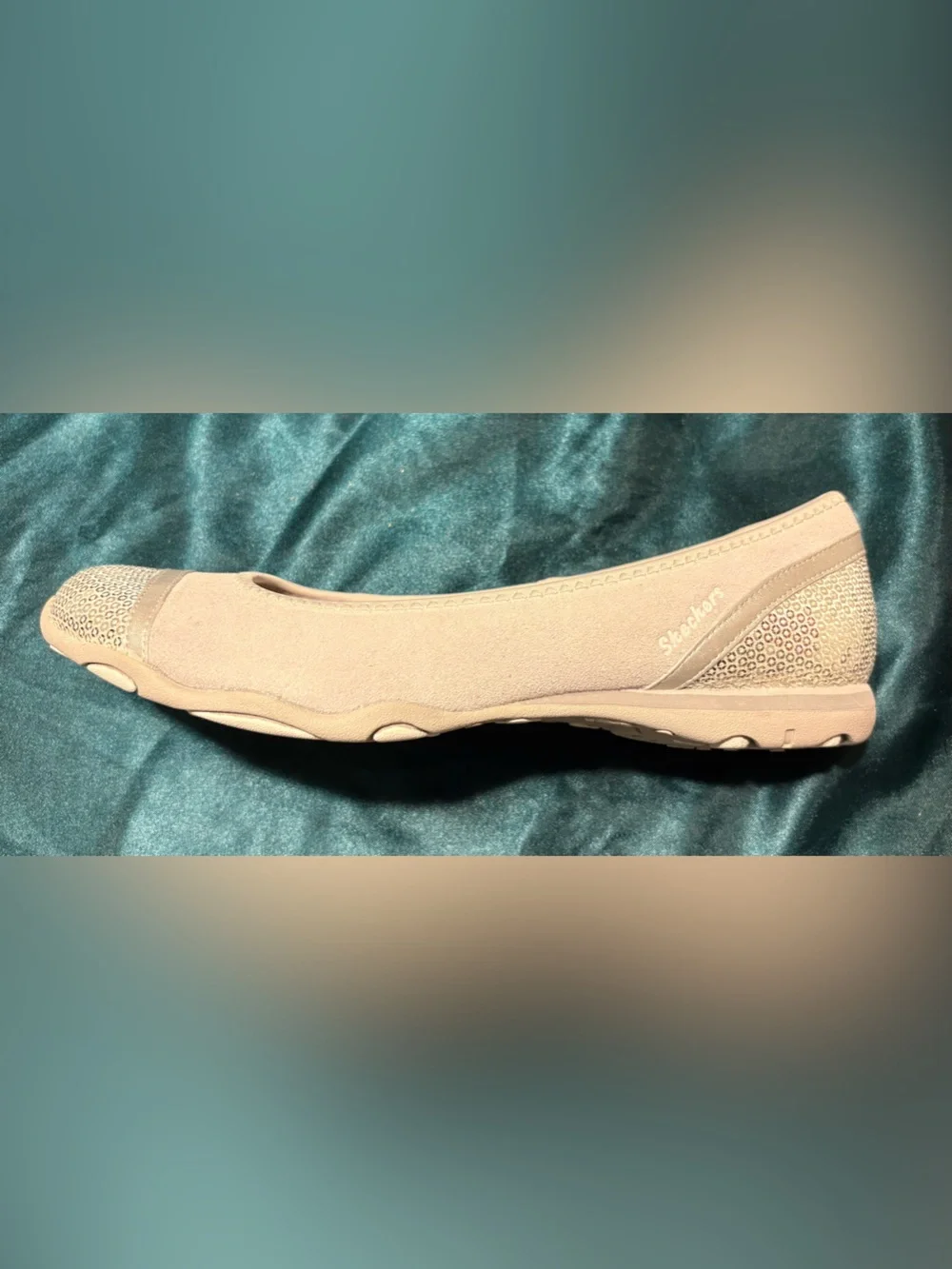NWOT Skechers Women's Gray Sequined Flats Size 8.5